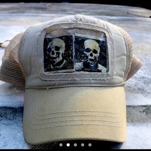 CAP/CLEAR POCKET HOLDER